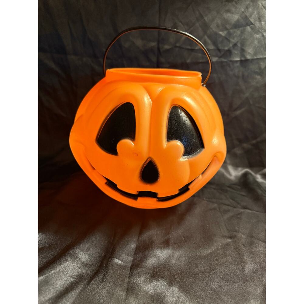 Vintage 90’s blow mold Halloween trick-or-treat bucket